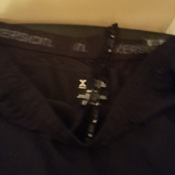 NWT Men's Xersion running short with two zip pockets. No more dangling keys. - Picture 9 of 10